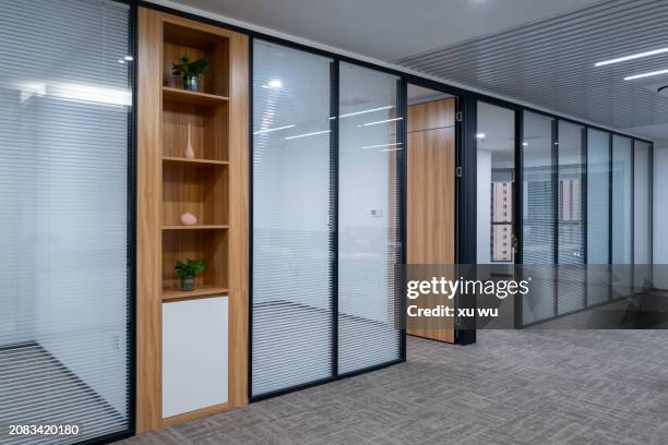 open office glass partitions - 福建省 stock pictures, royalty-free photos & images