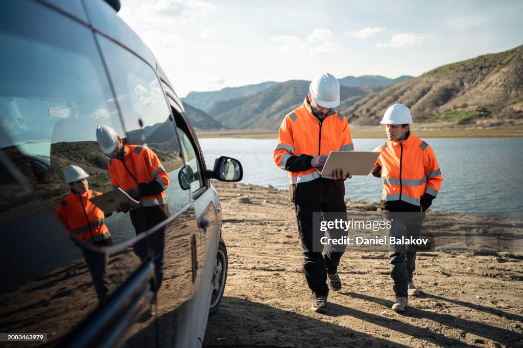 Teamtag der Wasserkraftingenieure. Erneuerbare Energiesysteme.
