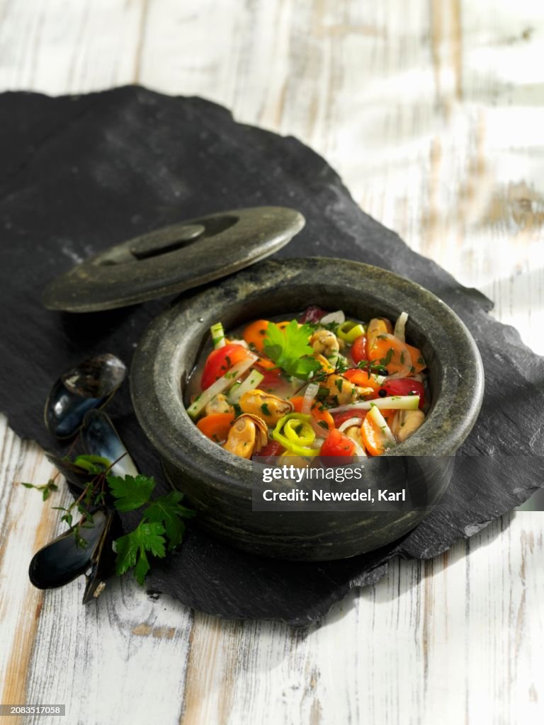 Mussels in vegetable stock