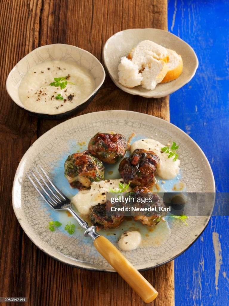 Provençal spinach bite with garlic sauce