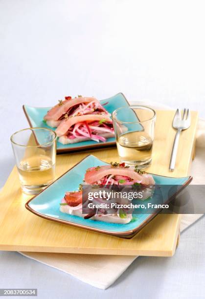 crudo di pesce spada (raw swordfish with salad and bacon, italy) - pesce crudo stock pictures, royalty-free photos & images