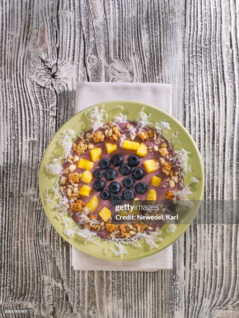 A banana and acai berry smoothie bowl