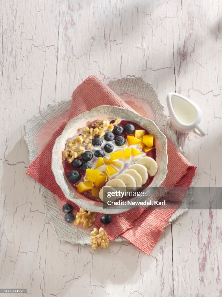 A banana and acai berry smoothie bowl