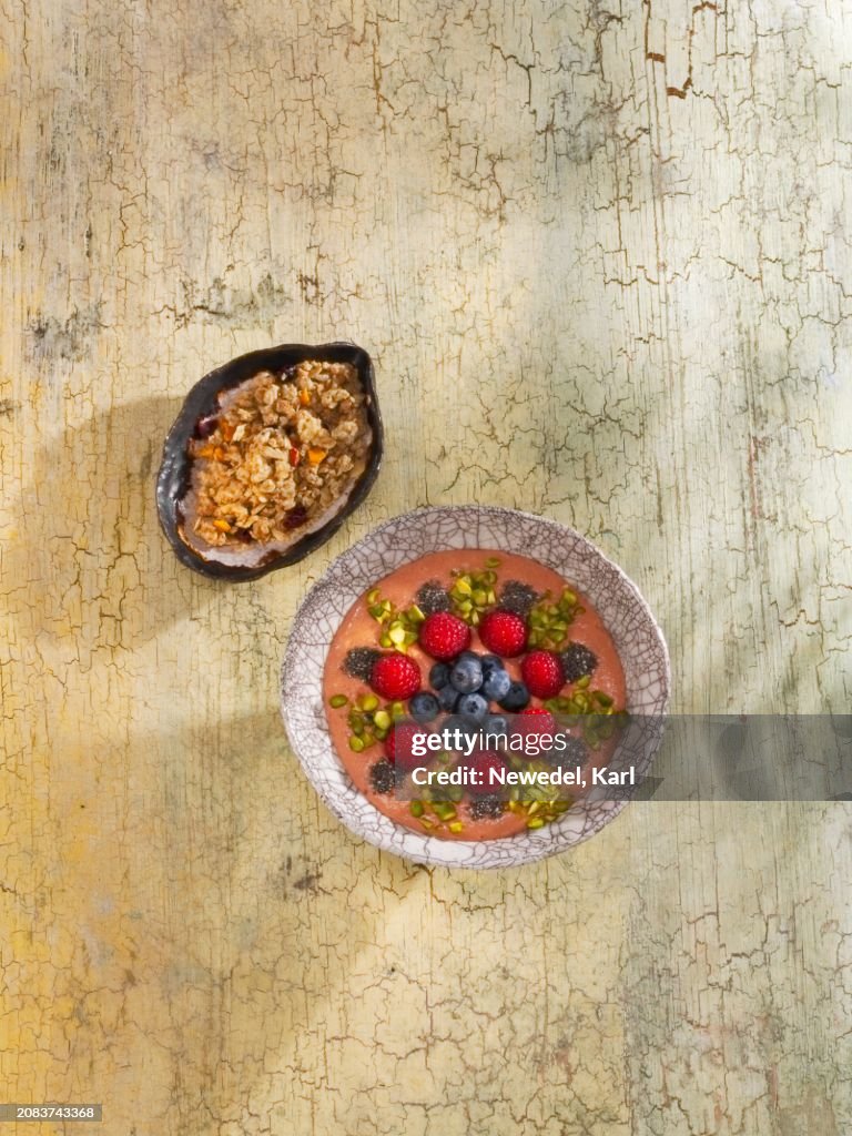 Red pepper and raspberry smoothie bowl