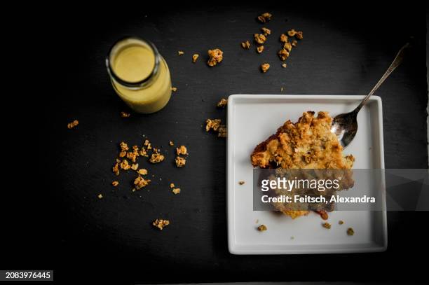 a portion of apple crumble with custard - apple crumble stock pictures, royalty-free photos & images