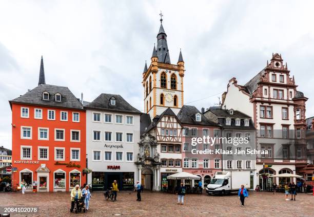 vieille ville historique de trèves en allemagne - panoramisch photos et images de collection