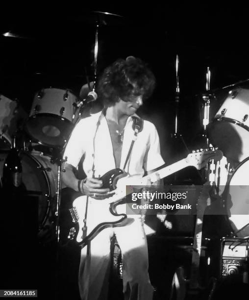 Rock singer and songwriter Eric Carmen performs at the Bottom Line on April 2, 1976 in New York City, New York.