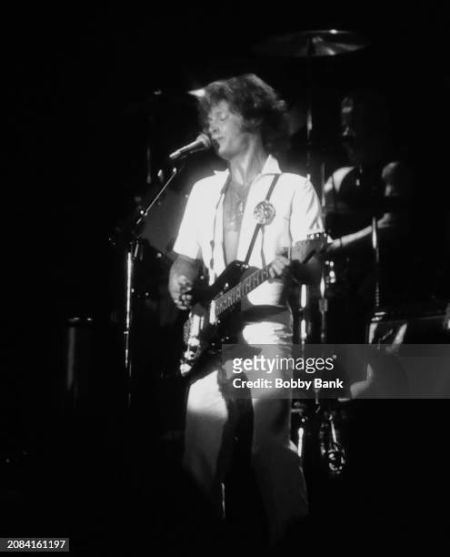 Rock singer and songwriter Eric Carmen performs at the Bottom Line on April 2, 1976 in New York City, New York.