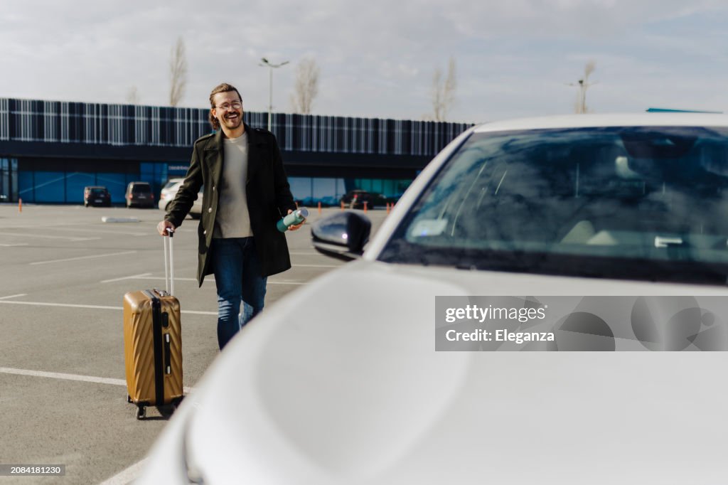Homem de negócios no aeroporto