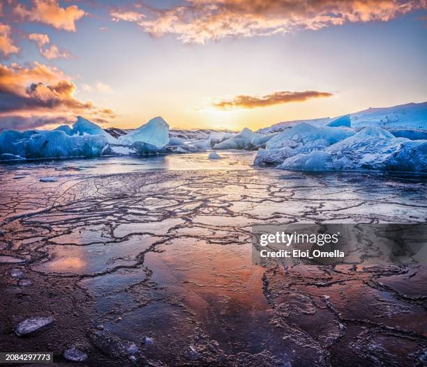 photo de beau paysage froid du glacier islandais bay de la lagune - vatnajokull photos et images de collection