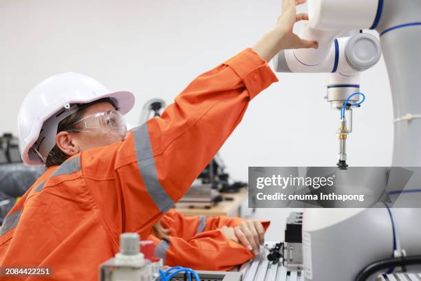 Program Machine Mechatronics 2,226 Mechatronic Stock Photos, High-Res Pictures, and Images - Getty ...