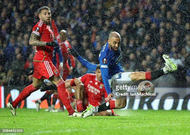 Kemar Roofe of Rangers shoots whilst under pressure from Nicolas Otamendi of SL Benfica during the UEFA Europa League 2023/24 round of 16 second leg...