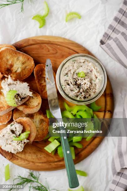 smoked mackerel rillettes with croutons and celery - terrine photos et images de collection
