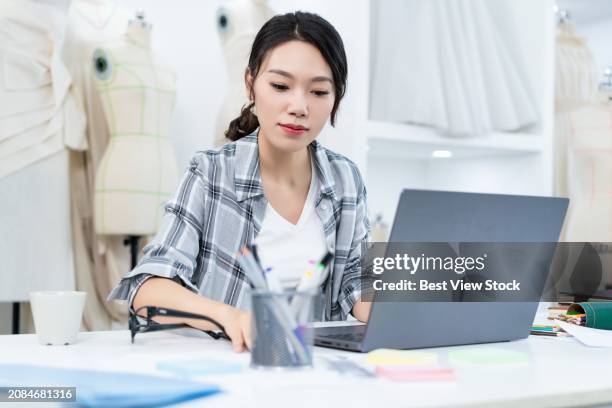 young female fashion designers - design studio woman chinese laptop stock pictures, royalty-free photos & images