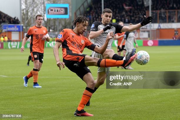 Deron Payne of FC Volendam, Kristijan Belic of AZ Alkmaar during the Dutch Eredivisie match between FC Volendam and AZ Alkmaar at the Kras stadium on...