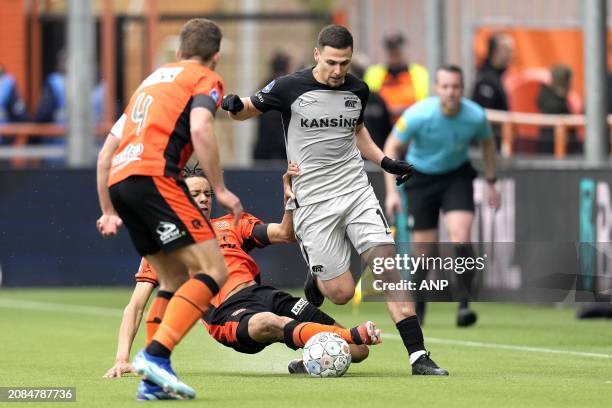 Deron Payne of FC Volendam, Kristijan Belic of AZ Alkmaar during the Dutch Eredivisie match between FC Volendam and AZ Alkmaar at the Kras stadium on...