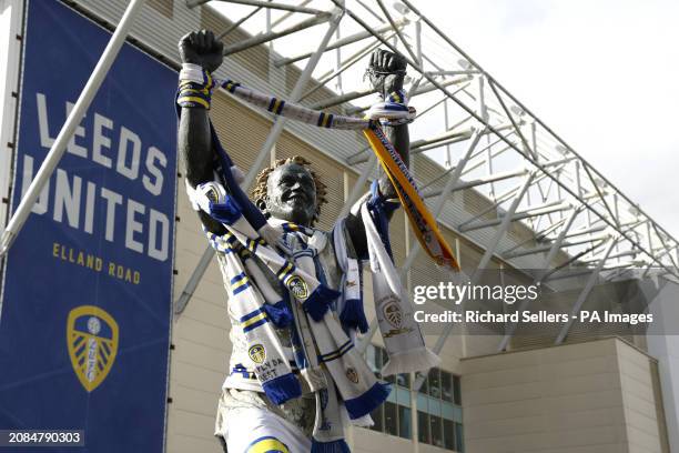 General view of a statue of former player Billy Bremner outside the stadium ahead of the Sky Bet Championship match at Elland Road, Leeds. Picture...