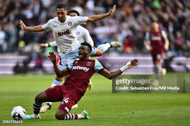 Mohammed Kudus of West Ham United and Youri Tielemans of Aston Villa during the Premier League match between West Ham United and Aston Villa at...