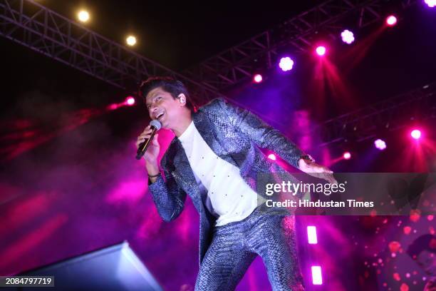 Shan Rahi 254 Shaan (Singer) Stock Photos, High-Res Pictures, and Images - Getty ...