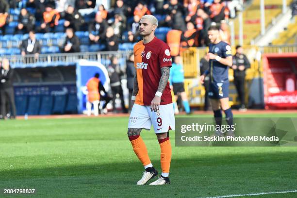 Mauro Icardi of Galatasaray reacts during the Turkish Super League match between Kasimpasa and Galatasaray at Recep Tayyip Erdogan Stadium on March...