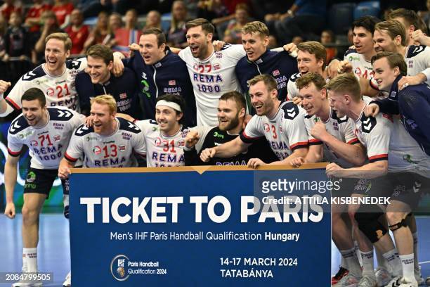 Norwegian players celebrate their ticket to Paris 2024 the men's Handball Olympic qualifying match between Tunisia and Norway in Tatabanya, Hungary...