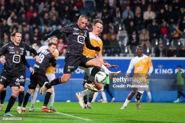 Slimani Islam forward of KV Mechelen battles for possession with Pletinckx Ewoud defender of OH Leuven during the Jupiler Pro League match between OH...