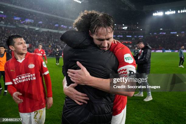 Andre Ramalho of PSV, Luuk de Jong of PSV during the Dutch Eredivisie match between PSV v Fc Twente at the Philips Stadium on March 17, 2024 in...