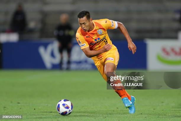 Jong Tae-se of Shimizu S-Pulse in action during the J.League YBC Levain Cup Group B match between Shimizu S-Pulse and Ventforet Kofu at IAI Stadium...