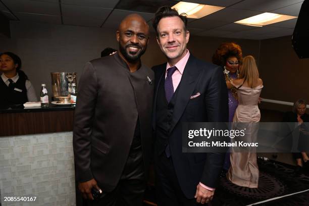 Wayne Brady and Jason Sudeikis pose backstage during the 35th GLAAD Media Awards - Los Angeles at The Beverly Hilton on March 14, 2024 in Beverly...