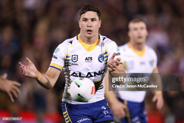 Mitchell Moses of the Eels passesduring the round two NRL match between Penrith Panthers and Parramatta Eels at BlueBet Stadium, on March 15 in...