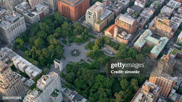 view of washington square park - greenwich village stock pictures, royalty-free photos & images