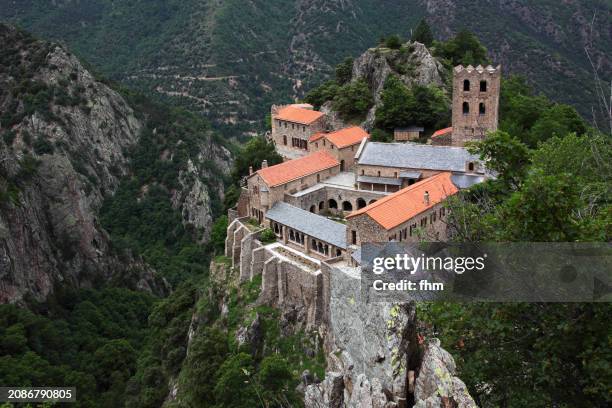 ancient abbey - saint-martin-du-canigou (pyrenees, france) - canigou stock pictures, royalty-free photos & images
