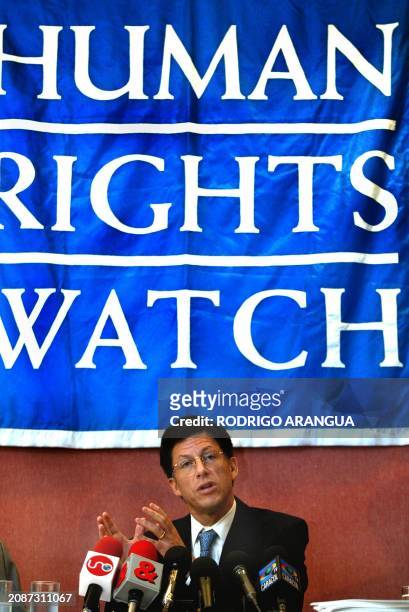 Jose Miguel Vivanco, director of Human Rights Watch of America, speaks during a press conference 08 November 2002 in Bogota. Vivanco presented a...