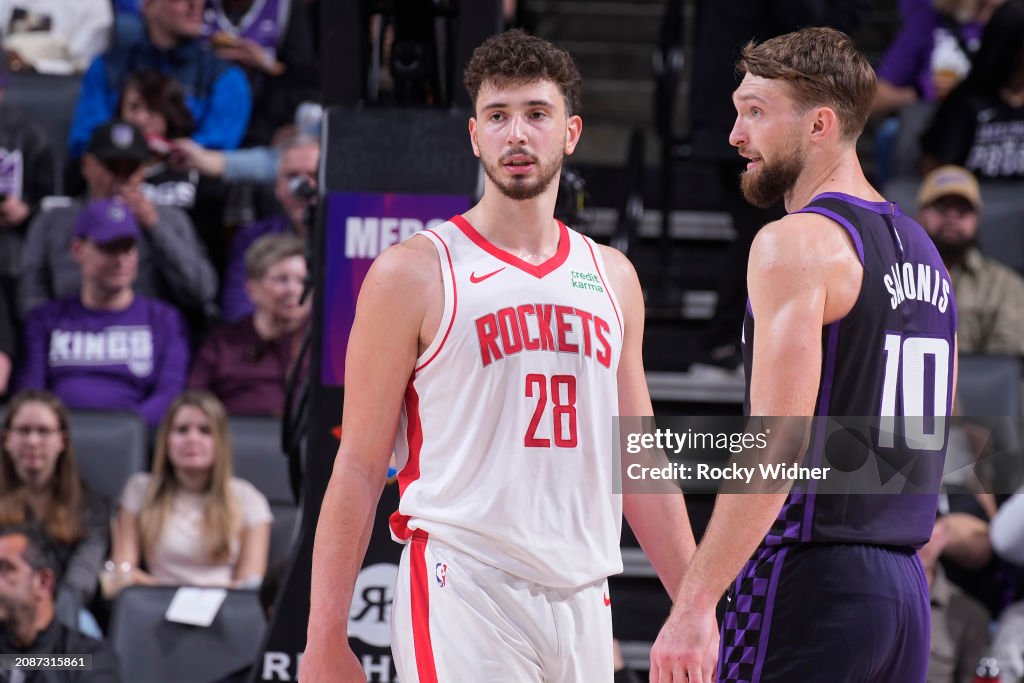Sanguen Rockets Alperen Sengun of the Houston Rockets and Domantas Sabonis of the ...