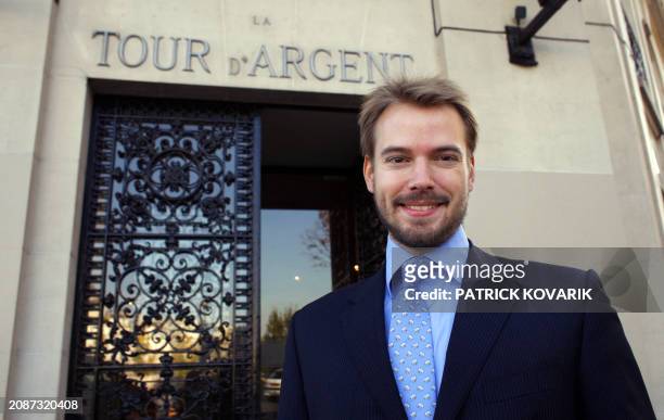 Andre Terrail, director of Paris' famed 16th century eatery, the Tour d'Argent poses on October 27, 2009 in front of the restaurant. La Tour d'Argent...
