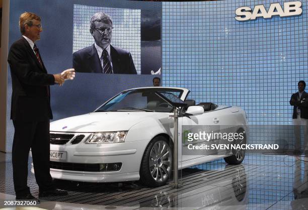 Jan Aake Jonsson, Managing Director of Saab Automobile AB, presents the new Saab BioPower Hybrid Concept car for the first time in the world, at a...