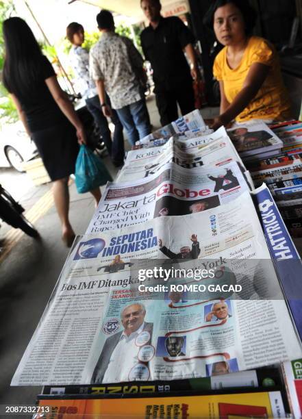 News stand vendor sells the latest Indonesian newspapers in Jakarta on May 16, 2011 carrying headline news related to IMF chief Dominique...