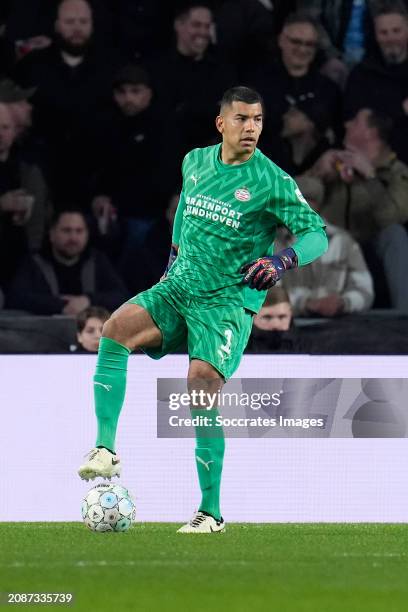 Walter Benitez of PSV during the Dutch Eredivisie match between PSV v Fc Twente at the Philips Stadium on March 17, 2024 in Eindhoven Netherlands