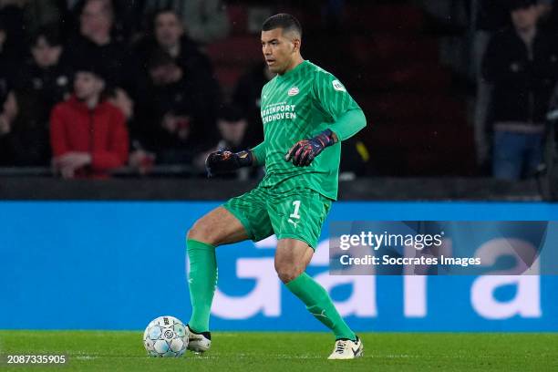 Walter Benitez of PSV during the Dutch Eredivisie match between PSV v Fc Twente at the Philips Stadium on March 17, 2024 in Eindhoven Netherlands