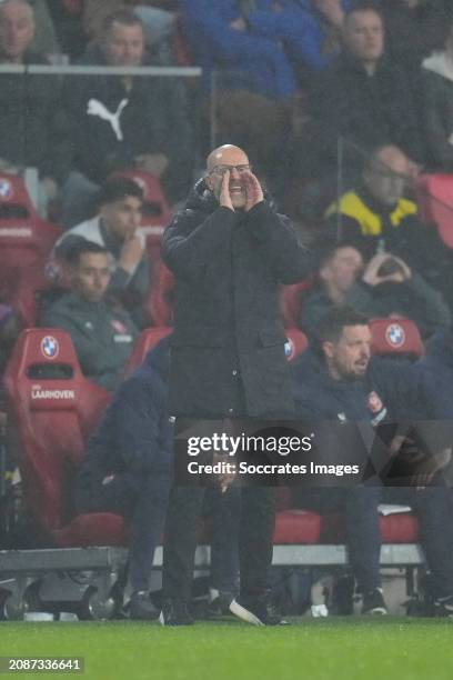 Coach Peter Bosz of PSV during the Dutch Eredivisie match between PSV v Fc Twente at the Philips Stadium on March 17, 2024 in Eindhoven Netherlands