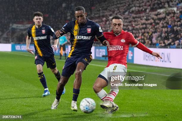 Joshua Brenet of FC Twente, Sergino Dest of PSV during the Dutch Eredivisie match between PSV v Fc Twente at the Philips Stadium on March 17, 2024 in...