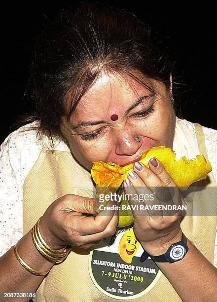Woman contestant to eat three kilograms of mangoes within three minutes 08 July 2000 during a mango eating contest in New Delhi. India, which is the...