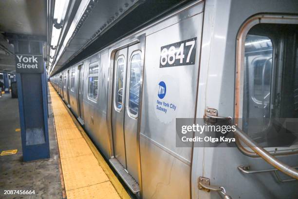 Mta R27 9,973 Mta Stock Photos, High-Res Pictures, and Images - Getty Images