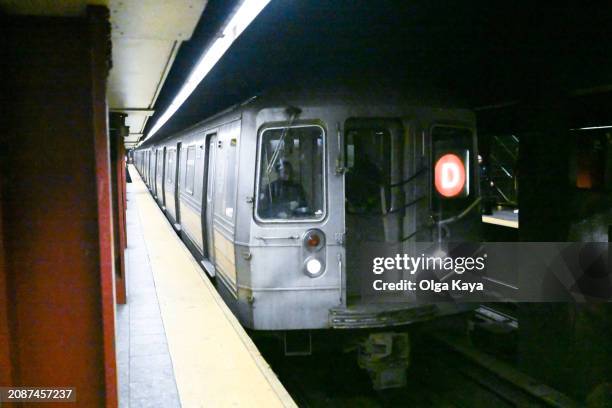Mta R134 Train 510 Mta 1 Train Stock Photos, High-Res Pictures, and Images - Getty Images