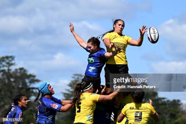 Maiakawanakaulani Roos of the Blues competes with Rachael Rakatau of the Hurricanes Poua in the lineout during the round three Super Rugby Aupiki...