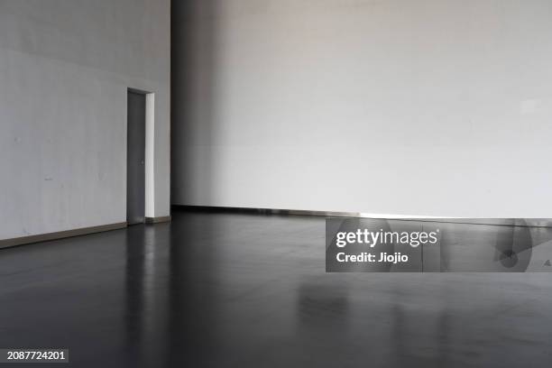 empty road against wall - polished concrete floor house stock pictures, royalty-free photos & images