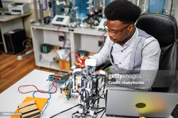 Electronic Engineering Lab Work 719 Electronic Lab Notebook Stock Photos, High-Res Pictures, and Images ...