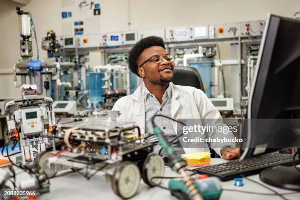Computer For Lab Engineer Lab Computer Typing Photos and Premium High Res Pictures - Getty Images