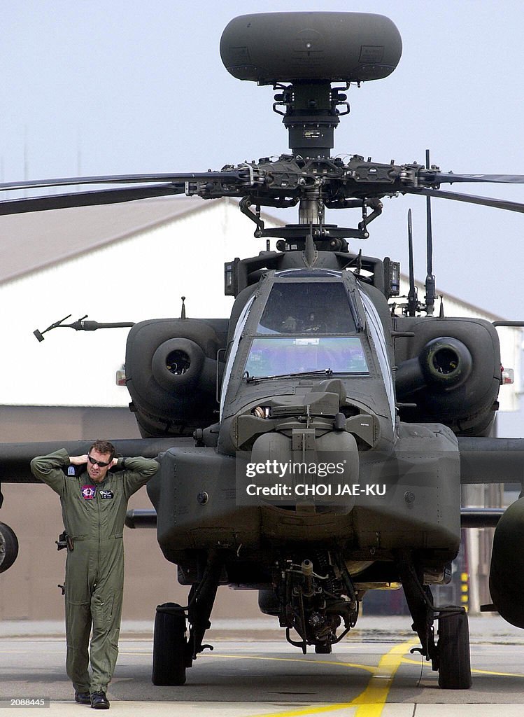 An American pilot stands by a AH-64 Apac