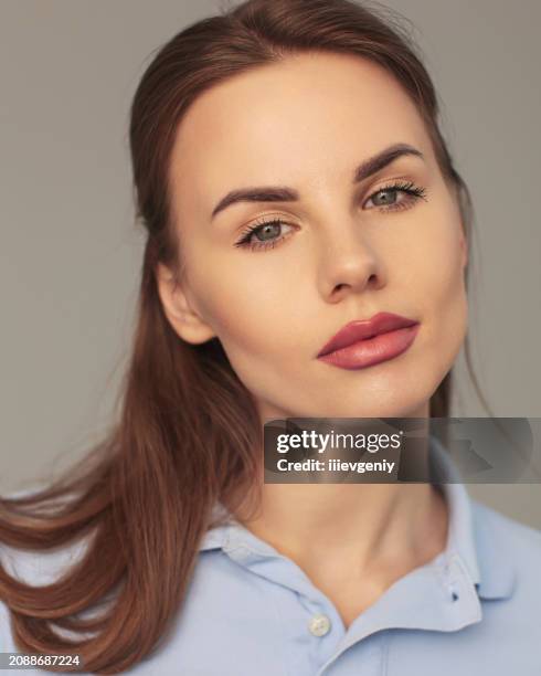 ritratto di donna bionda. bellezza. perfezione - guancia foto e immagini stock